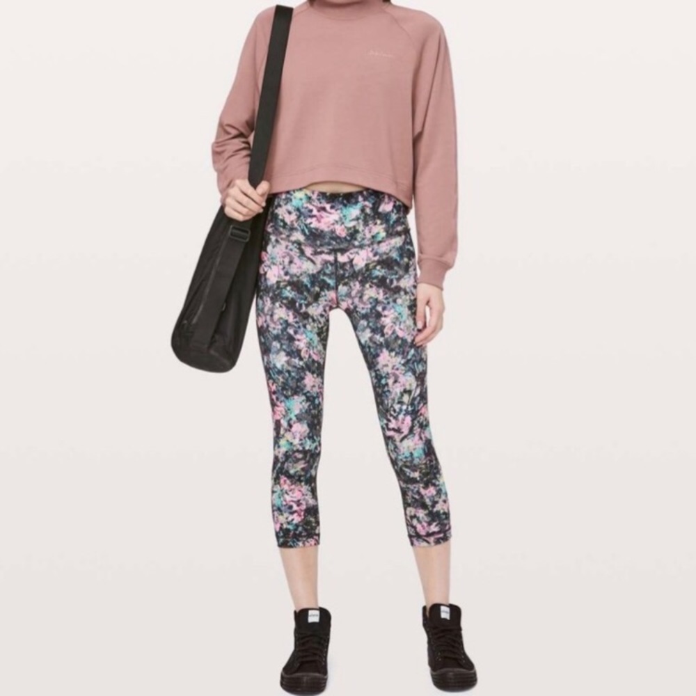 Lululemon Wunder Under crops